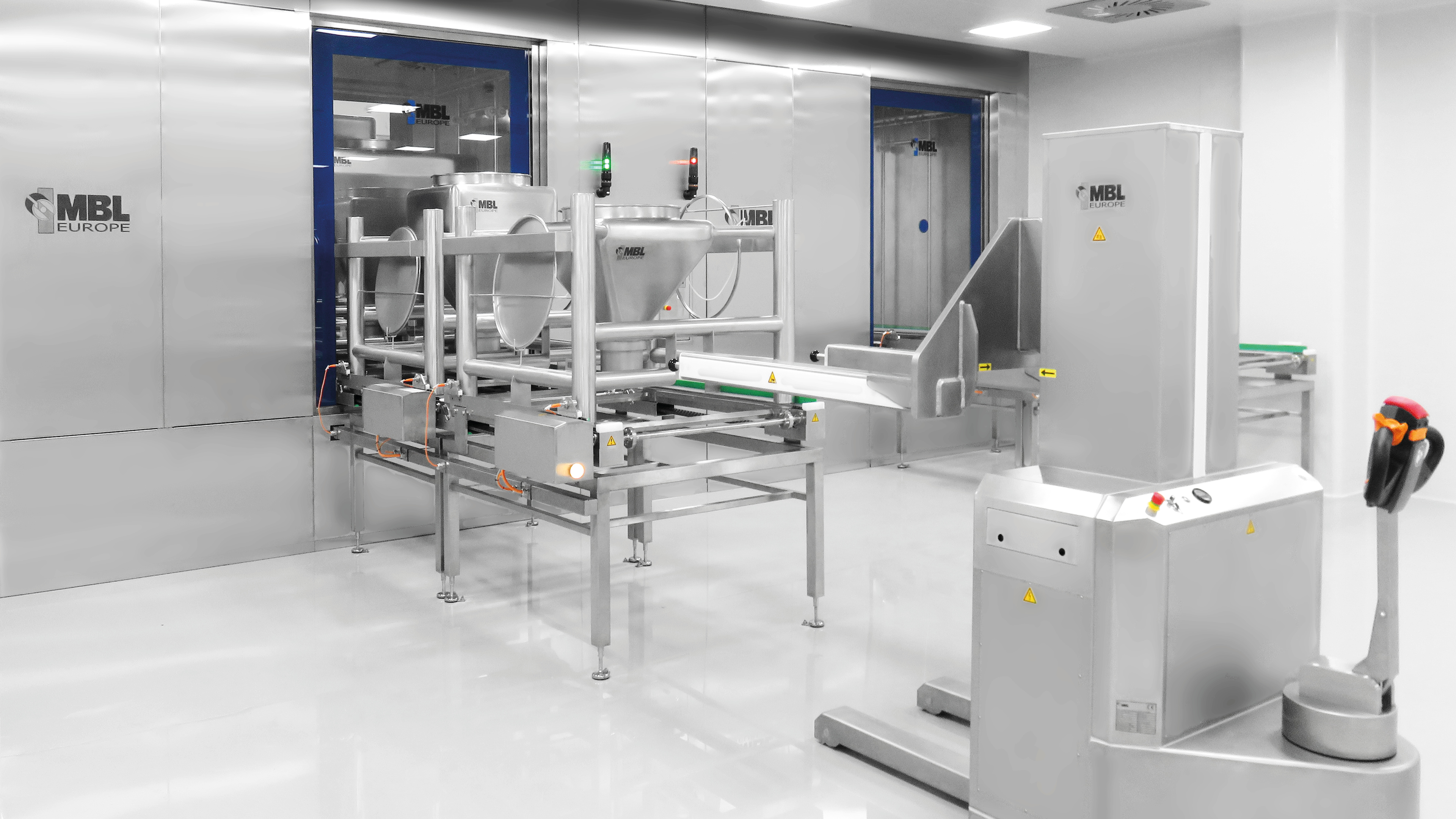 container-cleaning-system-with-separate-washing-drying-chamber-with-an-automated-loading-unloading-function-MBL